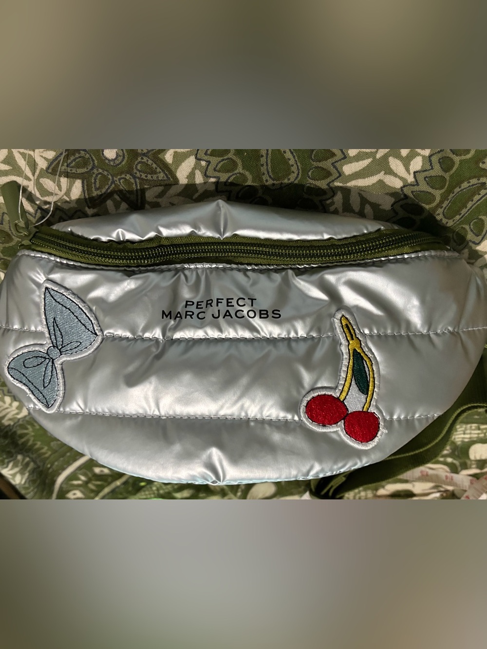 The Perfect Marc Jacobs Metallic Silver Quilted Belt Bag. NWT. Green adjust belt